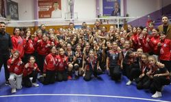 Voleybolda Şampiyon Ünye Atatürk Ortaokulu