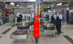 ÜNYE BELEDİYESİ GÖNÜL SOFRASI İFTARDA BİNLERCE KİŞİYİ BULUŞTURUYOR