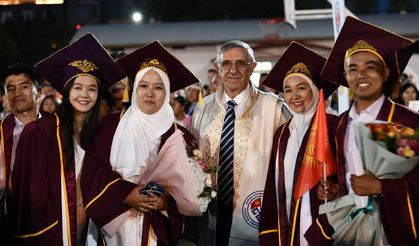 Manas Üniversitesi 1072 Öğrenci Mezun Etti
