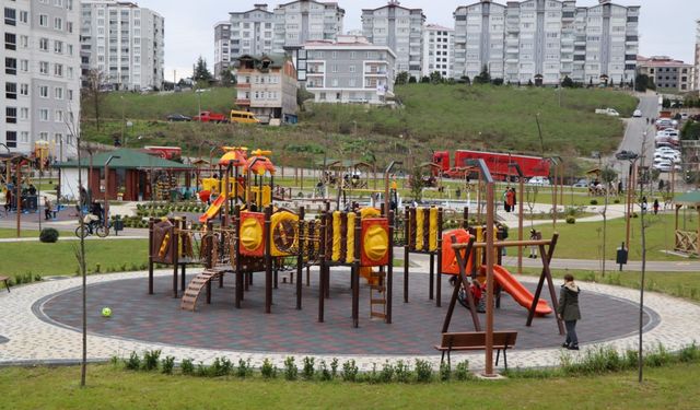 HER ŞEY ONLAR GÜLSÜN DİYE