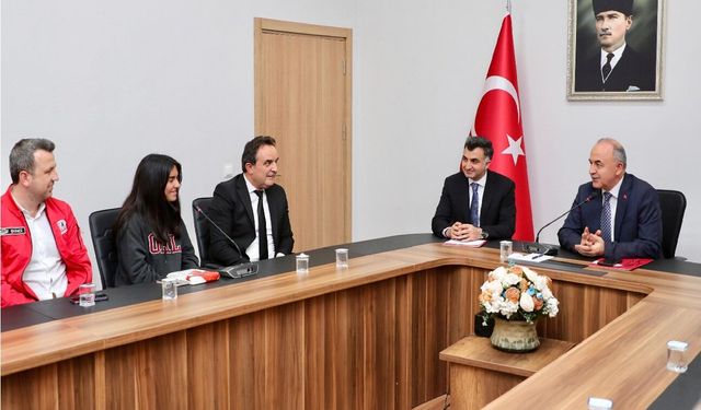 Vali Erol’dan Geleceğin Bilim İnsanlarına Tebrik