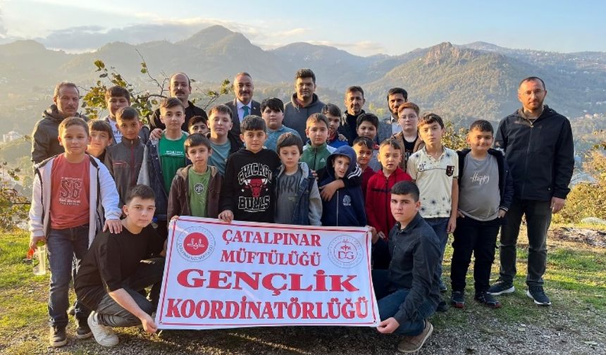 Çatalpınar’da Gençlere Yönelik Doğa Yürüyüşü Düzenlendi